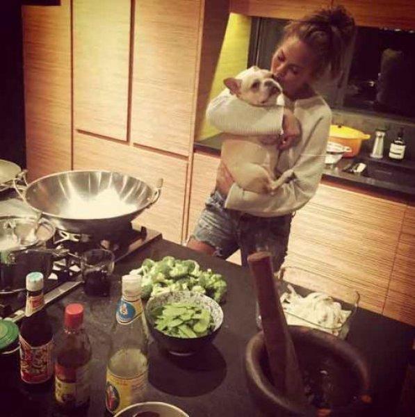 Ünlülerin ev hallerini yansıtan sosyal medya paylaşımları