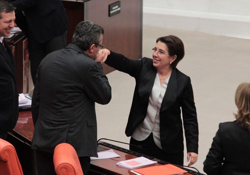 Ayşenur Bahçekapılı milletvekilleriyle vedalaştı