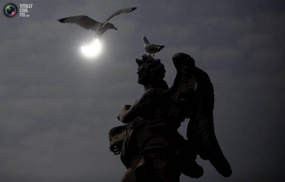 Dünyadan Güneş tutulması manzaraları