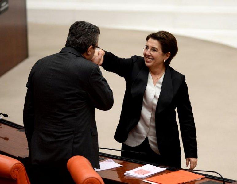 Ayşenur Bahçekapılı milletvekilleriyle vedalaştı