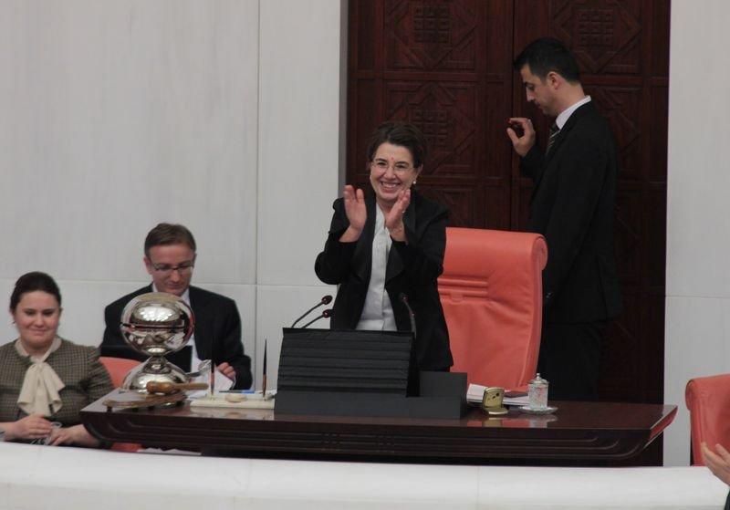 Ayşenur Bahçekapılı milletvekilleriyle vedalaştı