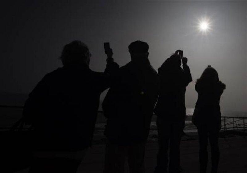 Dünyadan Güneş tutulması manzaraları