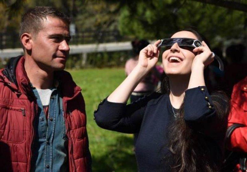Dünyadan Güneş tutulması manzaraları