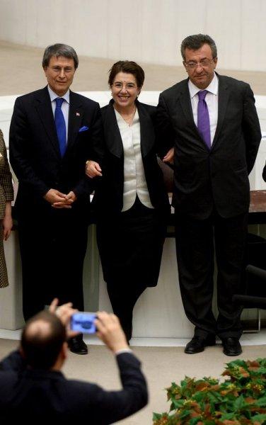 Ayşenur Bahçekapılı milletvekilleriyle vedalaştı