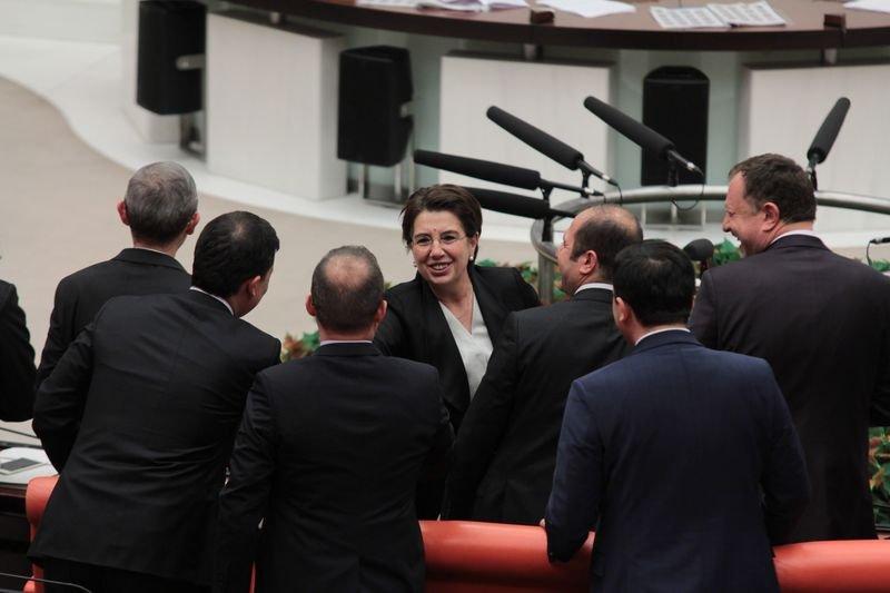 Ayşenur Bahçekapılı milletvekilleriyle vedalaştı