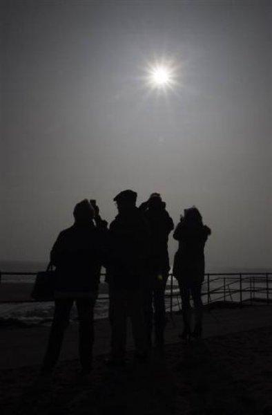 Dünyadan Güneş tutulması manzaraları