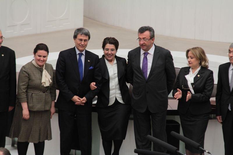 Ayşenur Bahçekapılı milletvekilleriyle vedalaştı