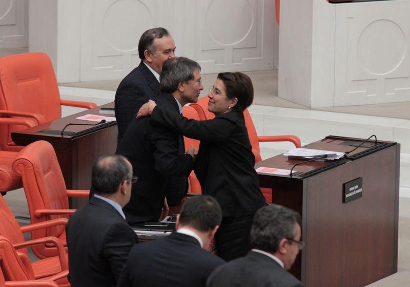 Ayşenur Bahçekapılı milletvekilleriyle vedalaştı