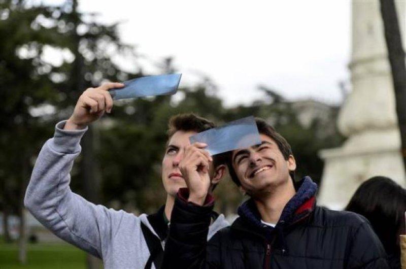 Dünyadan Güneş tutulması manzaraları