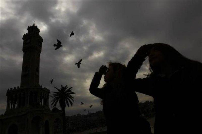 Dünyadan Güneş tutulması manzaraları