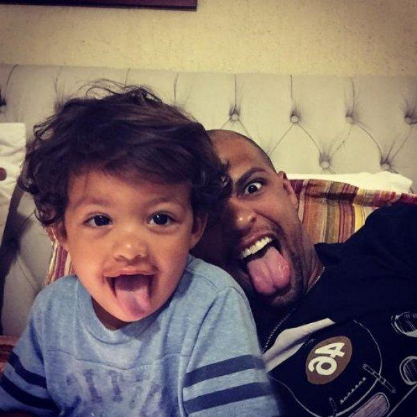 Ünlülerin objektifinden 24 Mart Instagram halleri 