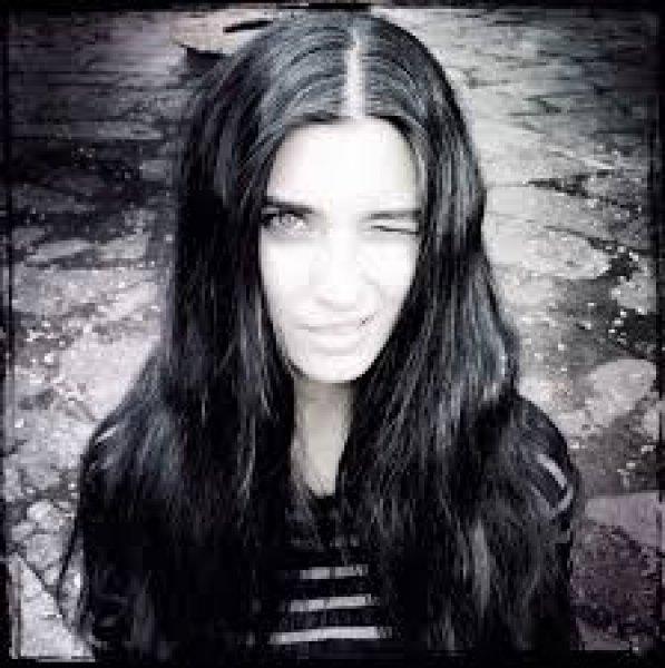 Tuba Büyüküstün'ün Arap hayranları seti bastı