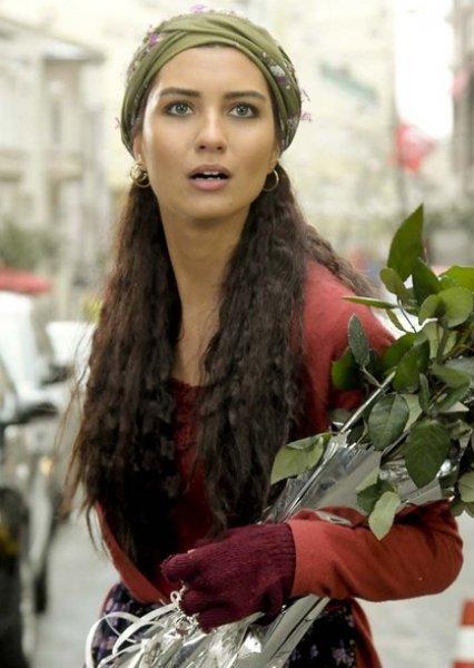 Tuba Büyüküstün'ün Arap hayranları seti bastı