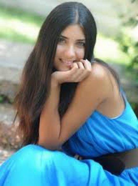 Tuba Büyüküstün'ün Arap hayranları seti bastı