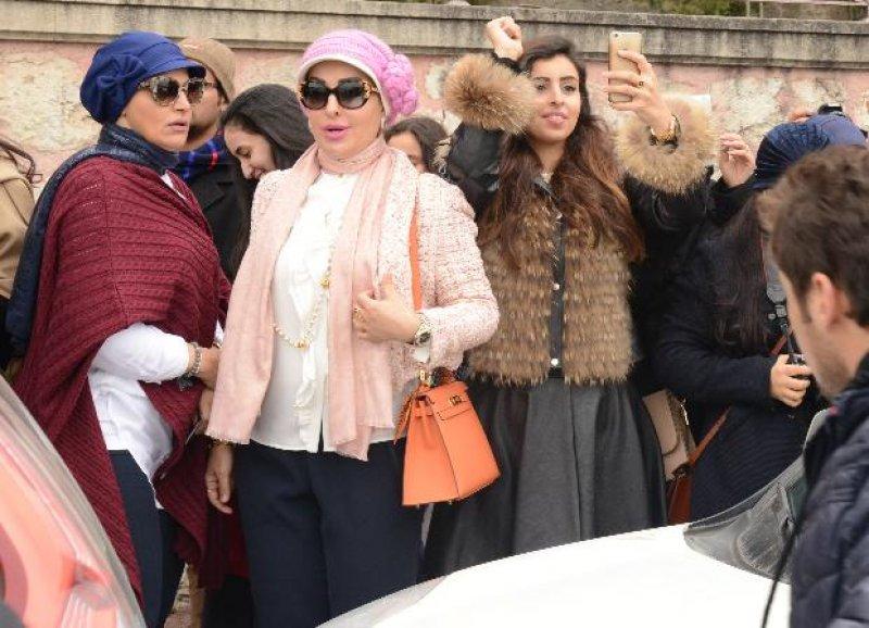 Tuba Büyüküstün'ün Arap hayranları seti bastı