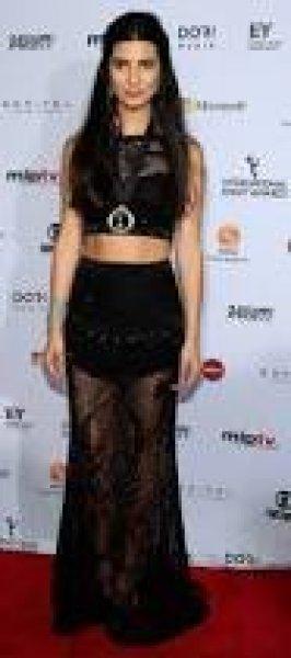 Tuba Büyüküstün'ün Arap hayranları seti bastı