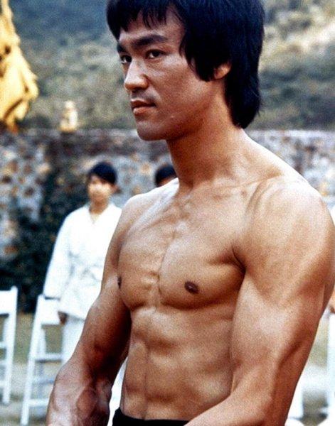 Vücutlarıyla dikkat çeken ünlüler