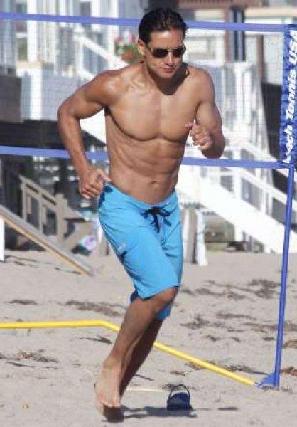 Vücutlarıyla dikkat çeken ünlüler