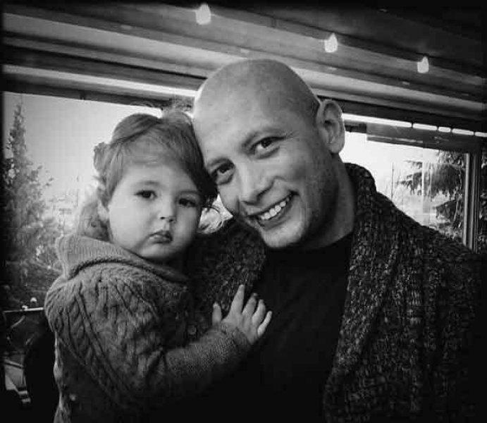 Kıvanç Tatlıtuğ gözyaşlarını tutamadı 