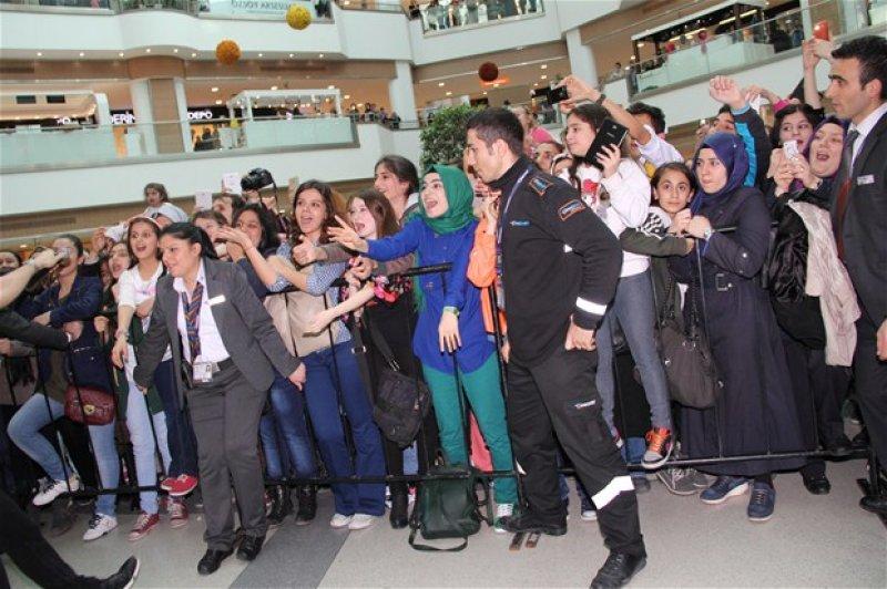 Sinan Akçıl: Artık bekar bir Türk genciyim