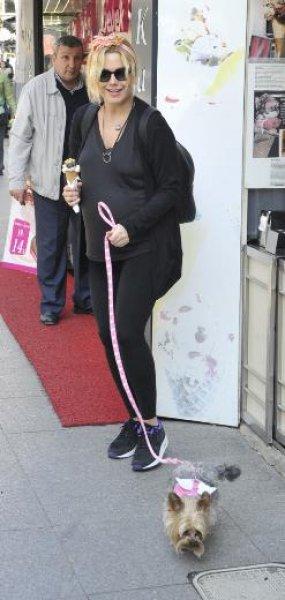 Ece Erken: 25 kilo aldım çok zorlanıyorum 