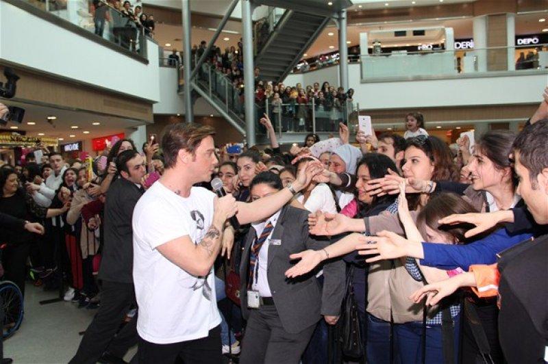 Sinan Akçıl: Artık bekar bir Türk genciyim