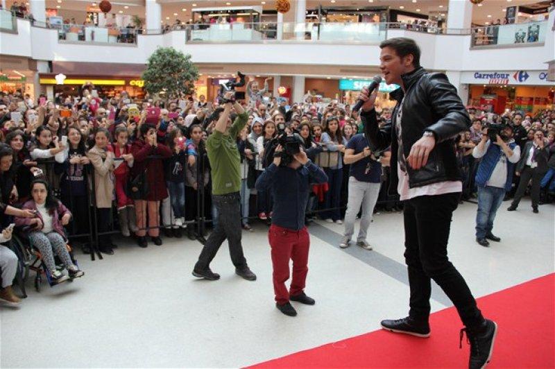 Sinan Akçıl: Artık bekar bir Türk genciyim