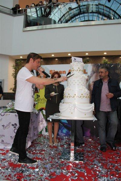 Sinan Akçıl: Artık bekar bir Türk genciyim