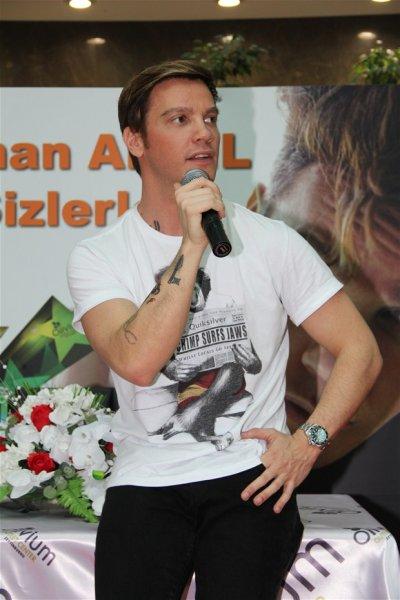 Sinan Akçıl: Artık bekar bir Türk genciyim