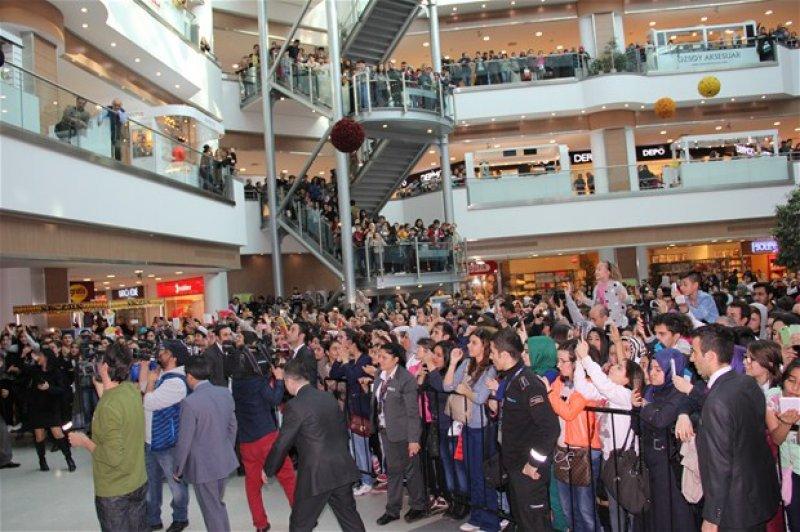 Sinan Akçıl: Artık bekar bir Türk genciyim