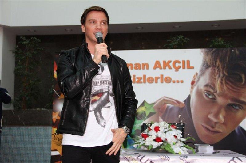 Sinan Akçıl: Artık bekar bir Türk genciyim