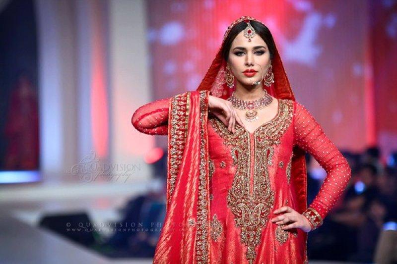 Pakistanlı ünlü model Ayyan Ali suçüstü yakalandı