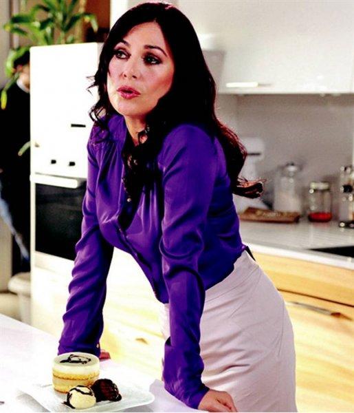 Şenay Gürler torunuyla alışverişte