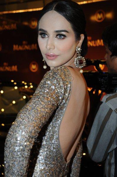 Pakistanlı ünlü model Ayyan Ali suçüstü yakalandı