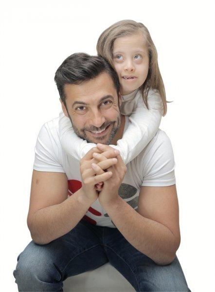 Ünlüler down sendromlu çocuklar için objetif karşısına geçti