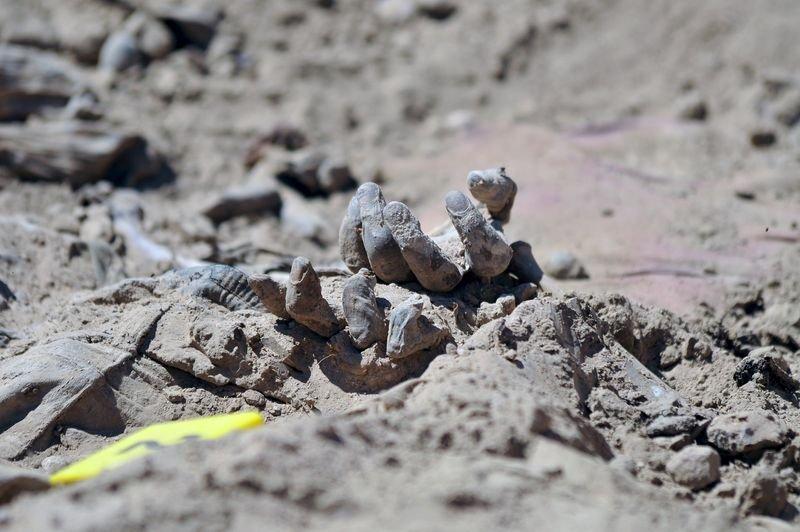 Tikrit'te askerlerin gömüldüğü 12 toplu mezar bulundu - Resim 2