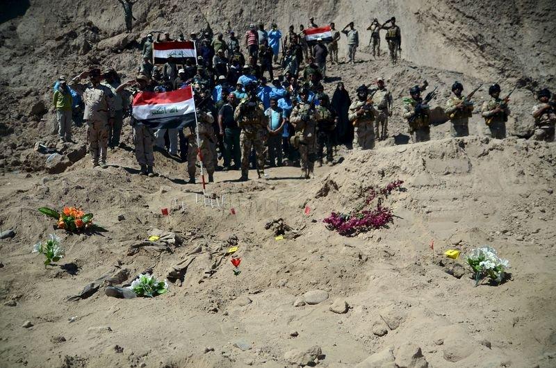 Tikrit'te askerlerin gömüldüğü 12 toplu mezar bulundu - Resim 8