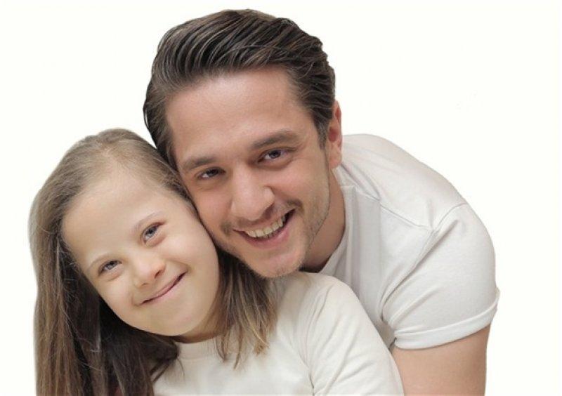 Ünlüler down sendromlu çocuklar için objetif karşısına geçti