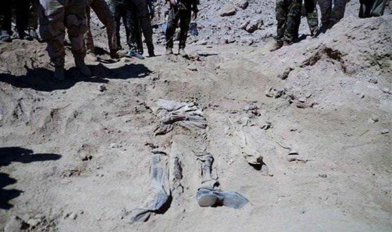 Tikrit'te askerlerin gömüldüğü 12 toplu mezar bulundu - Resim 3