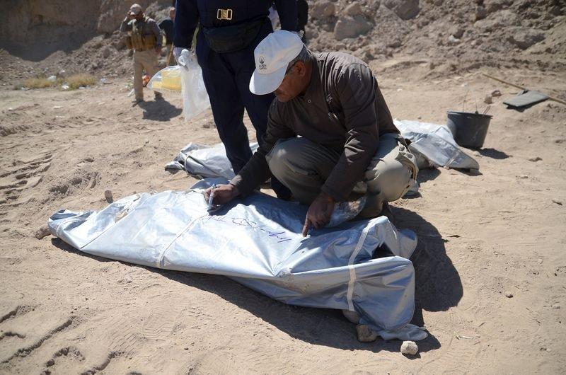 Tikrit'te askerlerin gömüldüğü 12 toplu mezar bulundu - Resim 7