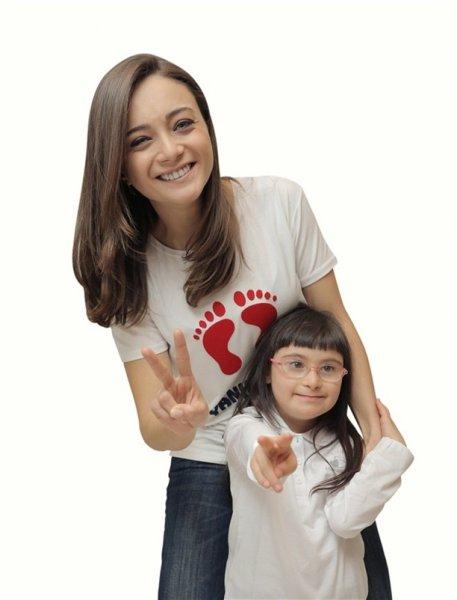 Ünlüler down sendromlu çocuklar için objetif karşısına geçti