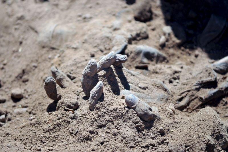 Tikrit'te askerlerin gömüldüğü 12 toplu mezar bulundu - Resim 1