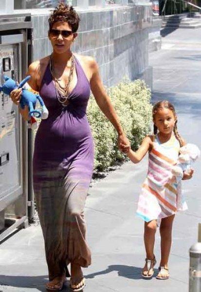 Ünlü kadınların anne olma mutluluğunu tattığı yaşlar