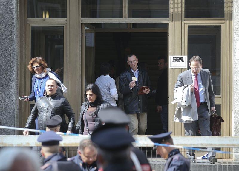 Milano Adliyesi'nde bir sanık hakim ve tanığı öldürdü