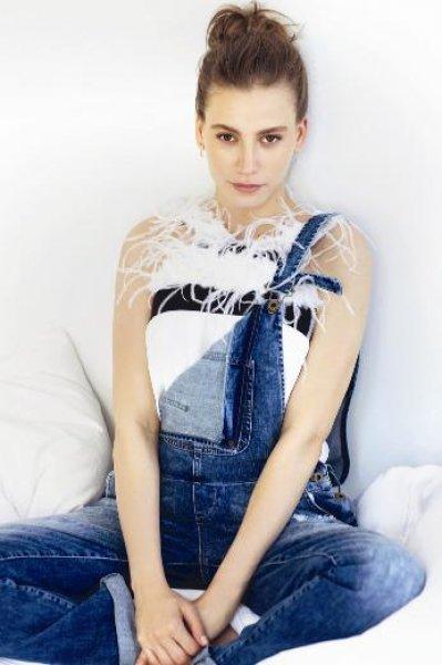 Serenay Sarıkaya ile Kerem Bürsin yan yana gelemedi 