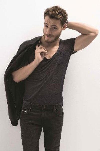 Serenay Sarıkaya ile Kerem Bürsin yan yana gelemedi 