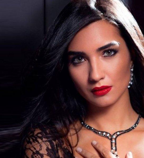 Türkiye'nin en çekici kadını seçildi 