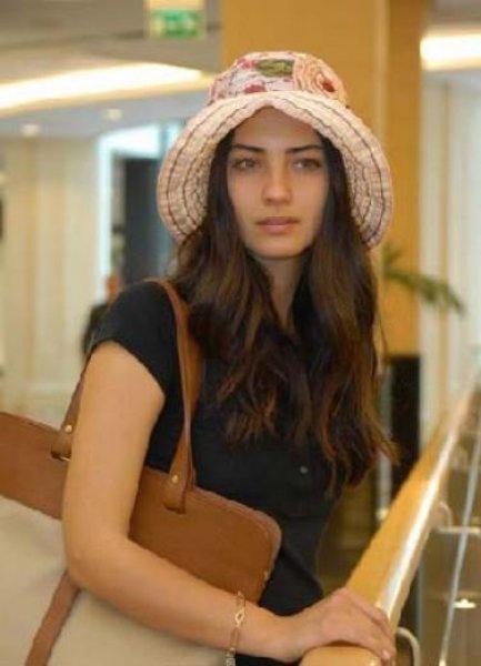 Türkiye'nin en çekici kadını seçildi 