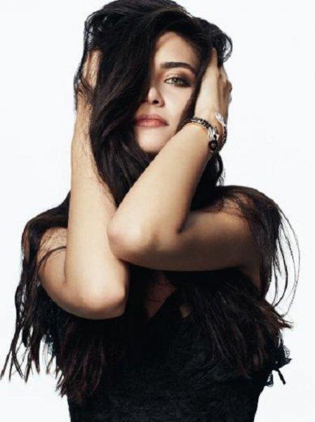 Türkiye'nin en çekici kadını seçildi 