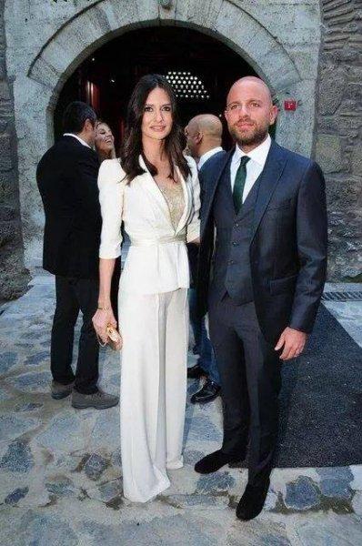 Yasemin Ergene çocuklarıyla podyumda